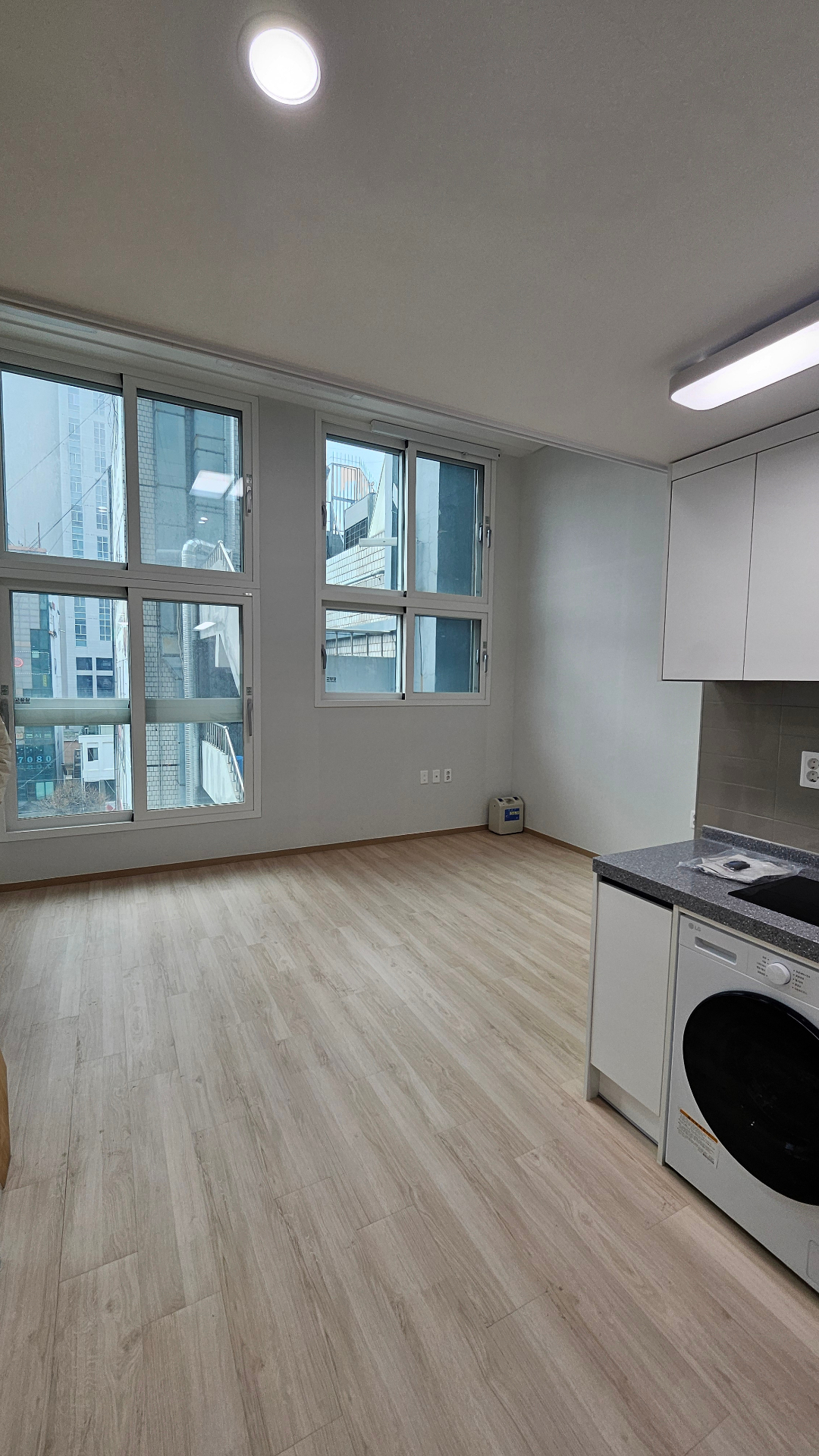 Pièce d'un appartement à Séoul avec vue